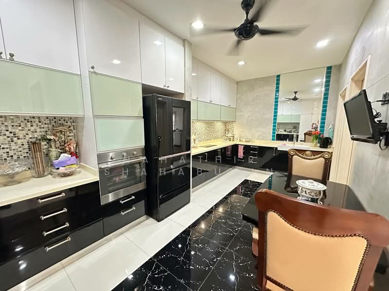 Rumah Berkembar untuk Dijual di Seksyen 7 (Shah Alam) - Nahathir Shahabudin - Kitchen - PropertyGuru.com.my