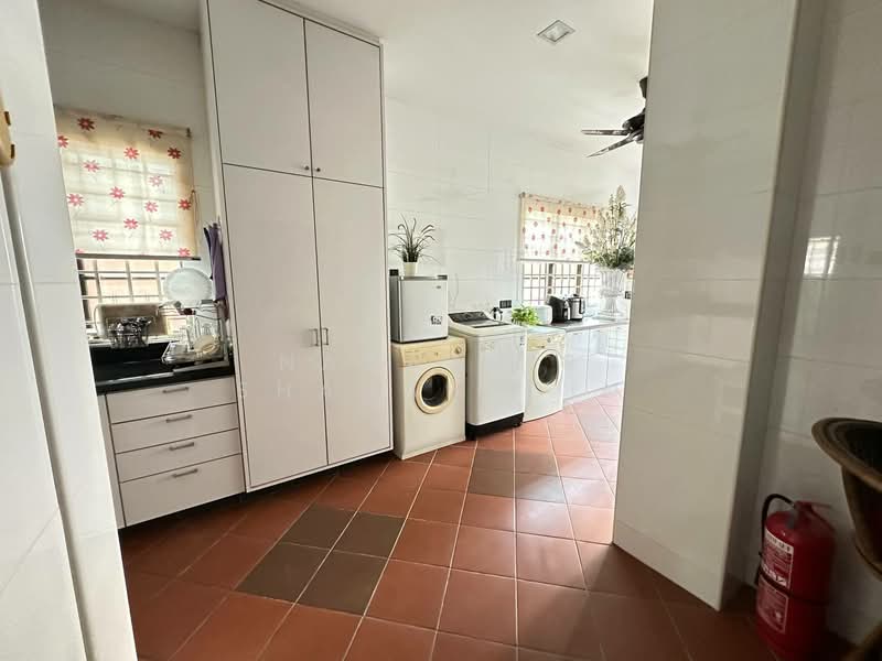 Rumah Berkembar untuk Dijual di Seksyen 7 (Shah Alam) - Nahathir Shahabudin - Kitchen - PropertyGuru.com.my