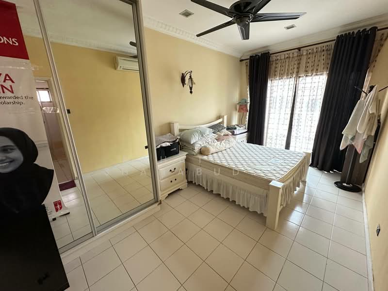 Rumah Berkembar untuk Dijual di Seksyen 7 (Shah Alam) - Nahathir Shahabudin - Bedroom - PropertyGuru.com.my