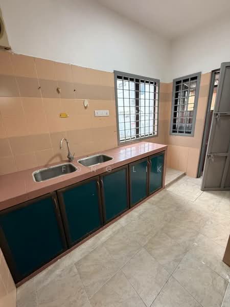 2-storey Terraced House for Sale in Taman Mount Austin (Tebrau) - Fong Lik - Kitchen - PropertyGuru.com.my