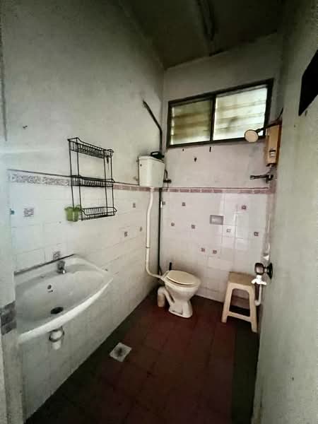1-storey Terraced House for Sale in Bandar Seri Alam (Masai) - Keith Ching - Bathroom - PropertyGuru.com.my
