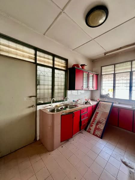 1-storey Terraced House for Sale in Bandar Seri Alam (Masai) - Keith Ching - Kitchen - PropertyGuru.com.my