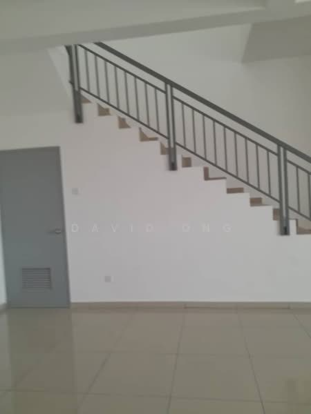 Rumah Teres untuk Disewa di Kampung Sentosa Barat (Pasir Gudang) - David Ong - Stairs - PropertyGuru.com.my