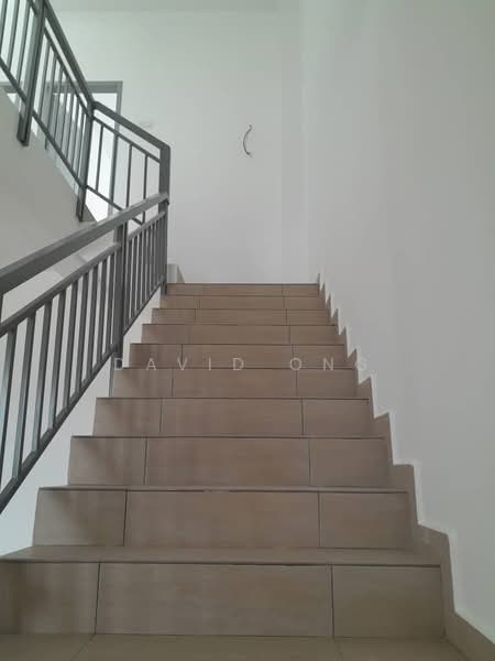 Rumah Teres untuk Disewa di Kampung Sentosa Barat (Pasir Gudang) - David Ong - Stairs - PropertyGuru.com.my