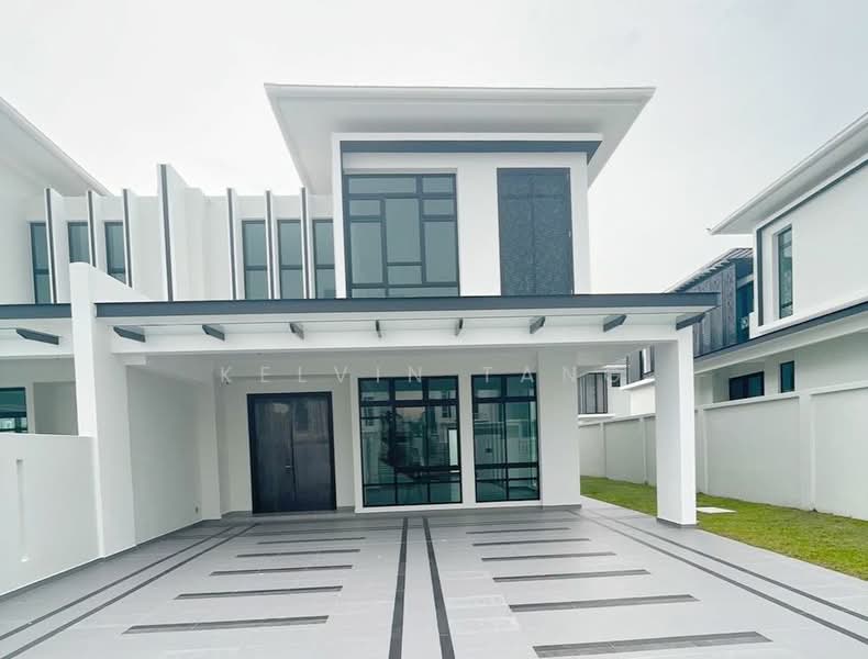 Rumah Berkembar untuk Dijual di Setia Tropika (Johor Bahru) - Kelvin Tang - Exterior - PropertyGuru.com.my