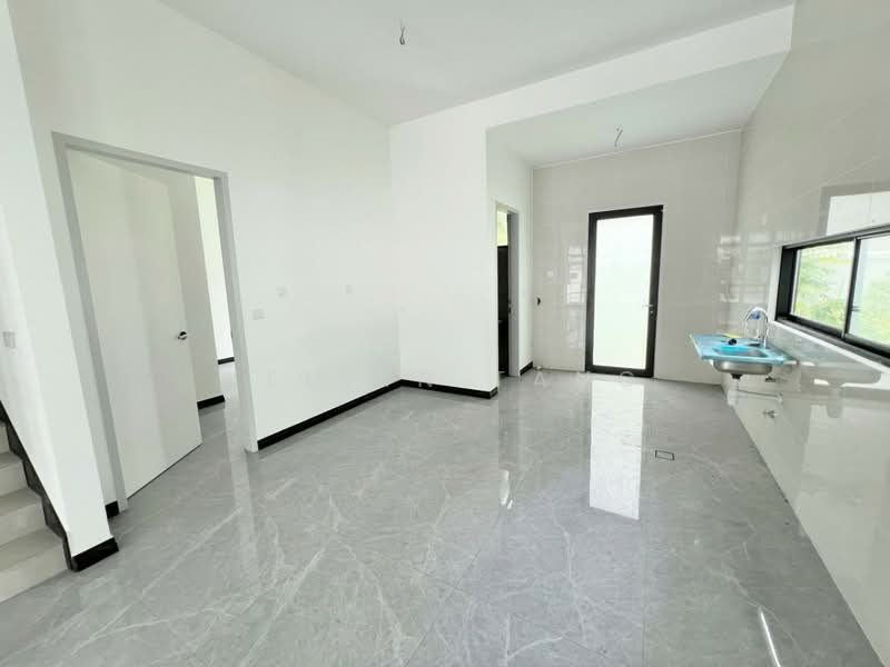 Rumah Berkembar untuk Dijual di Setia Tropika (Johor Bahru) - Kelvin Tang - Kitchen - PropertyGuru.com.my