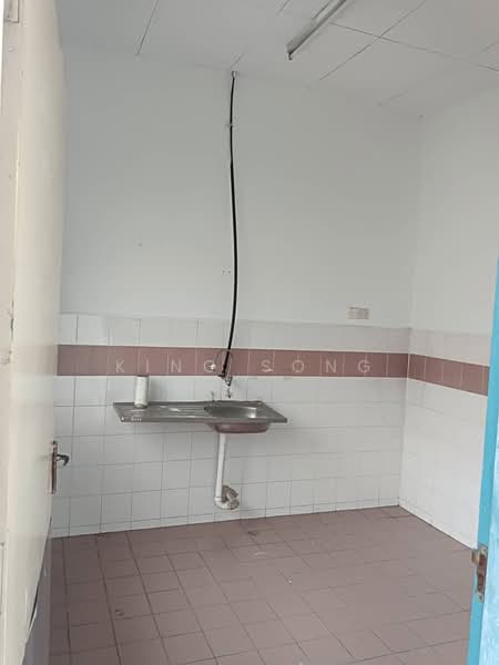 1-storey Terraced House for Sale in Taman Merdeka (Batu Berendam) - King Song - Kitchen - PropertyGuru.com.my