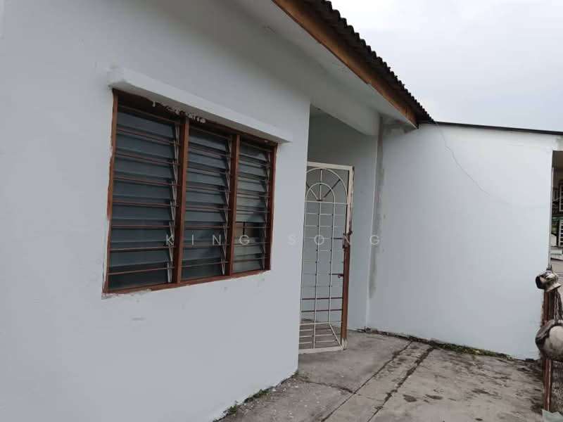 1-storey Terraced House for Sale in Taman Merdeka (Batu Berendam) - King Song - Exterior - PropertyGuru.com.my