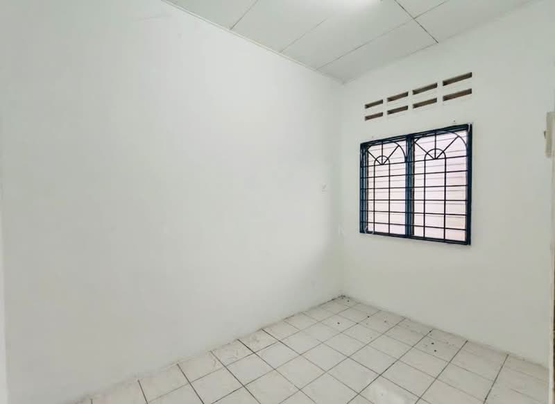 1-storey Terraced House for Sale in Taman Merdeka (Batu Berendam) - King Song - PropertyGuru.com.my