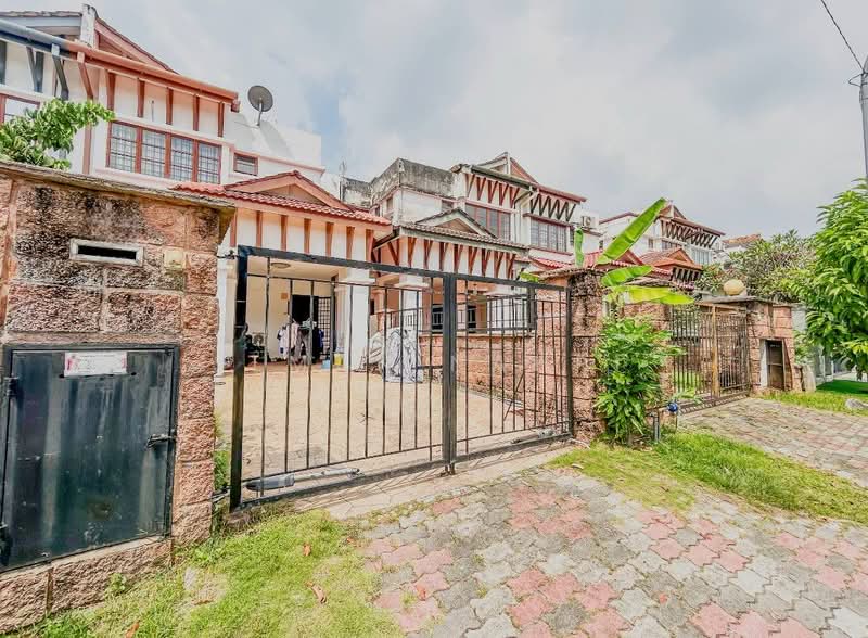 2-storey Terraced House for Sale in Bukit Jelutong (Shah Alam) - Ilman Nahri - Exterior - PropertyGuru.com.my