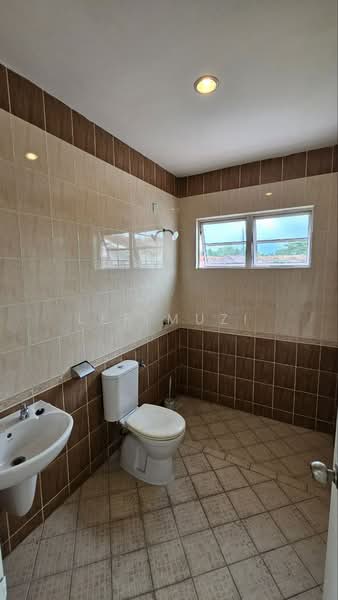 Rumah Teres 2.5 Tingkat untuk Dijual di Tiger Lane (Ipoh) - Lee Muzi - Bathroom - PropertyGuru.com.my