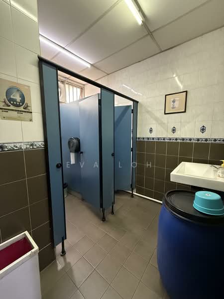 Detached Factory for Rent in Taman Perindustrian Puchong Utama (Puchong) - Eva Loh - Bathroom - PropertyGuru.com.my