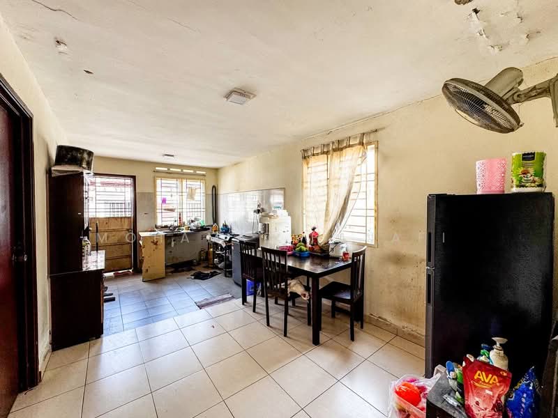 1-storey Terraced House for Sale in Port Klang (Pelabuhan Klang) (Selangor) - Mohamad Hanafi - Kitchen - PropertyGuru.com.my
