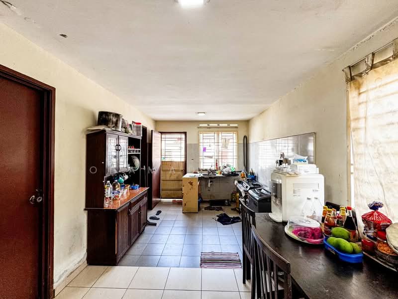 1-storey Terraced House for Sale in Port Klang (Pelabuhan Klang) (Selangor) - Mohamad Hanafi - Kitchen - PropertyGuru.com.my