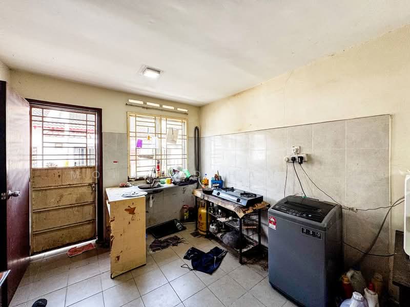 1-storey Terraced House for Sale in Port Klang (Pelabuhan Klang) (Selangor) - Mohamad Hanafi - Kitchen - PropertyGuru.com.my