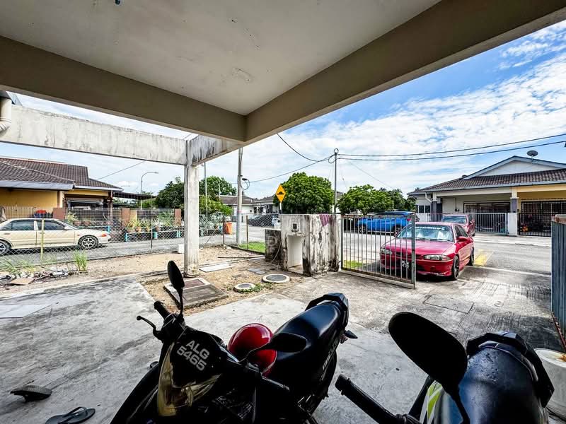 1-storey Terraced House for Sale in Port Klang (Pelabuhan Klang) (Selangor) - Mohamad Hanafi - Exterior - PropertyGuru.com.my