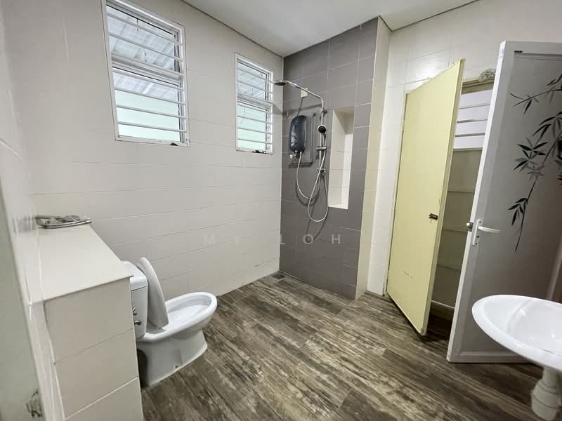 2.5-storey Terraced House for Sale in Taman Wangsa Permai (Kepong) - MY Loh - Bathroom - PropertyGuru.com.my