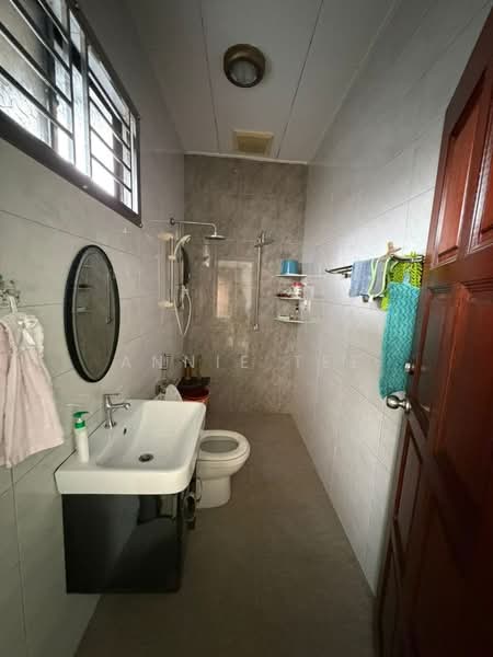 Bungalow for Sale in Taman Kebun Teh (Johor Bahru) - Annie Tee - Bathroom - PropertyGuru.com.my