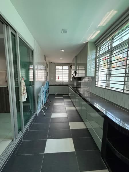 Rumah Teres 2.5 Tingkat untuk Dijual di Taman Sutera Utama (Skudai) - Amy Eng - Kitchen - PropertyGuru.com.my