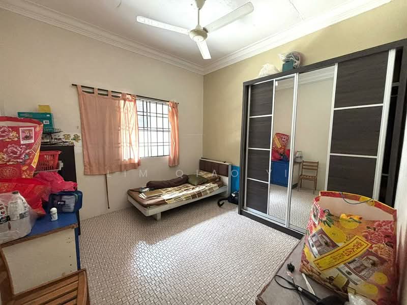 Rumah Berkembar untuk Dijual di Taman Kemajuan (Batu Pahat) - Lim Qiao Yi - Bedroom - PropertyGuru.com.my