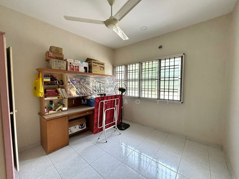 Rumah Berkembar untuk Dijual di Taman Kemajuan (Batu Pahat) - Lim Qiao Yi - Study - PropertyGuru.com.my