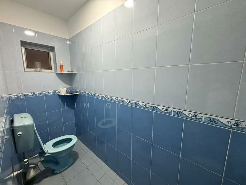 Rumah Berkembar untuk Dijual di Taman Kemajuan (Batu Pahat) - Lim Qiao Yi - Bathroom - PropertyGuru.com.my