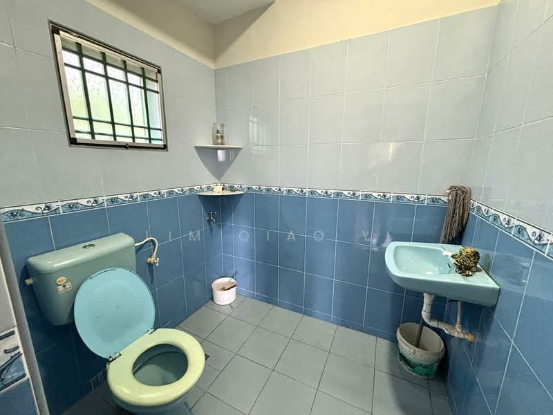 Rumah Berkembar untuk Dijual di Taman Kemajuan (Batu Pahat) - Lim Qiao Yi - Bathroom - PropertyGuru.com.my