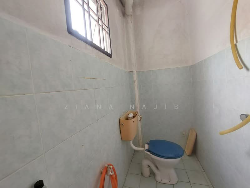 Apartment for Sale at Astana Alam Apartment 3 - Ziana Najib - Bathroom - PropertyGuru.com.my