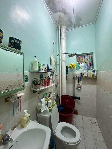 Apartment for Sale at Sri Kenari Apartment - Daniel Yong - Bathroom - PropertyGuru.com.my