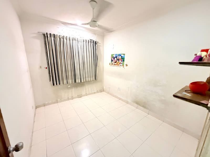1.5-storey Terraced House for Sale in Taman Gaya (Ulu Tiram) - Yik Tat - PropertyGuru.com.my