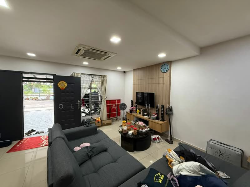 Rumah Teres 2 Tingkat untuk Dijual di Taman Setia Indah (Tebrau) - Olivia Ching - Living Room - PropertyGuru.com.my