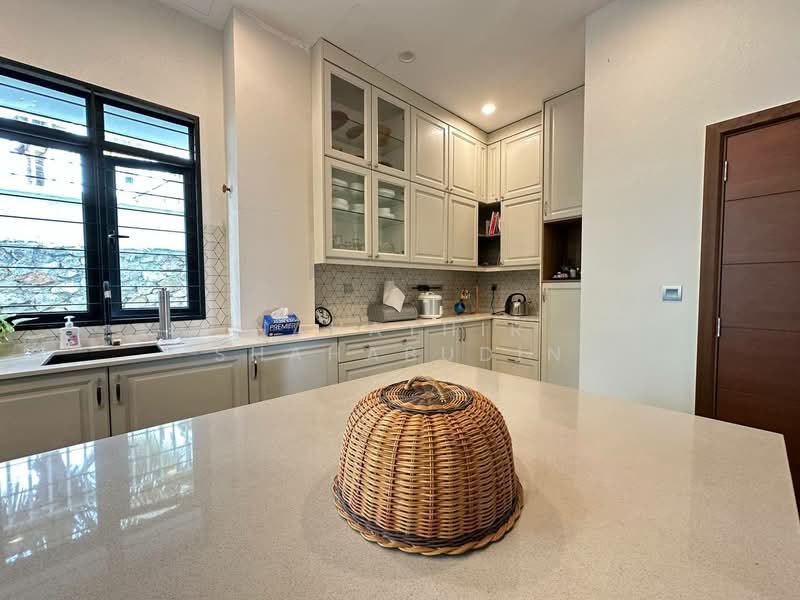Bungalow for Sale in Seksyen 8 (Shah Alam) - Nahathir Shahabudin - Kitchen - PropertyGuru.com.my