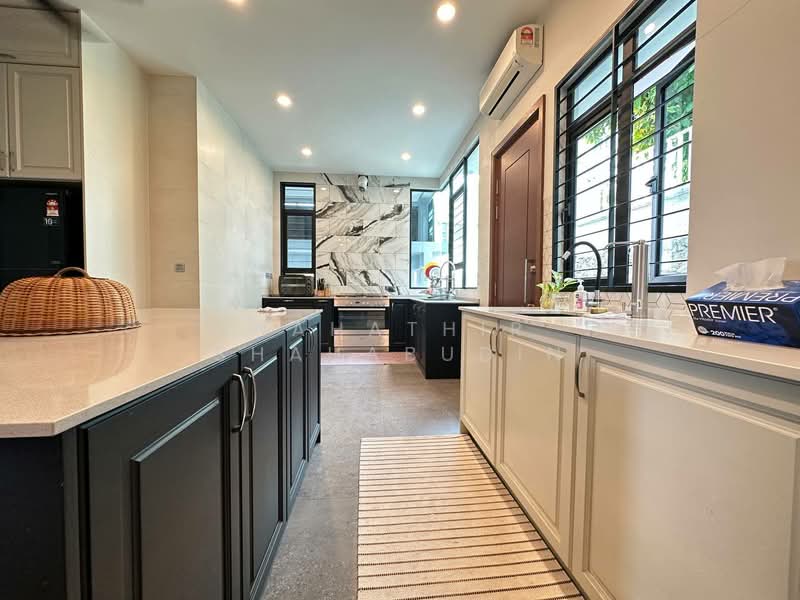 Bungalow for Sale in Seksyen 8 (Shah Alam) - Nahathir Shahabudin - Kitchen - PropertyGuru.com.my