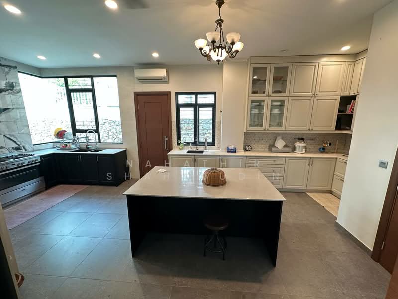 Bungalow for Sale in Seksyen 8 (Shah Alam) - Nahathir Shahabudin - Kitchen - PropertyGuru.com.my