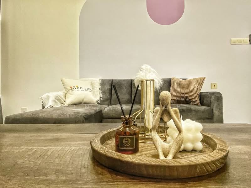 Servis Apartment untuk Disewa di R&F Princess Cove Phase 1 - Benjamin Oh - Living Room - PropertyGuru.com.my