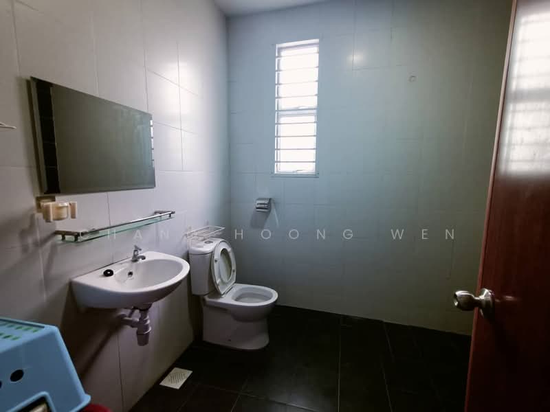 2-storey Terraced House for Sale in Kota Tinggi (Johor) - Chang Hoong Wen - Bathroom - PropertyGuru.com.my