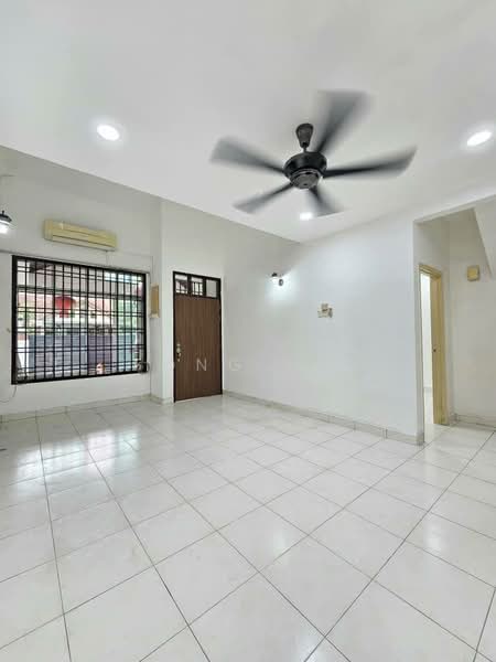 1.5-storey Terraced House for Sale in Taman Impian Emas (Skudai) - Fong Lik - Living Room - PropertyGuru.com.my