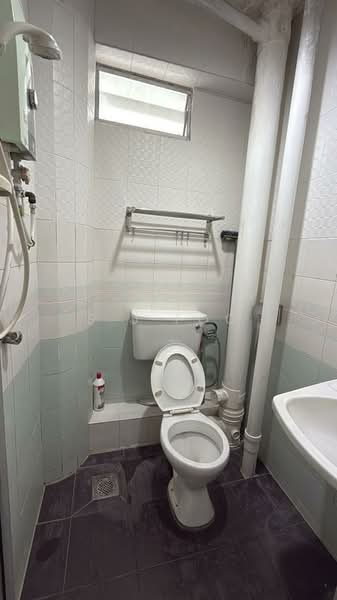 Pangsapuri untuk Dijual di Jade View - S J Foo - Bathroom - PropertyGuru.com.my