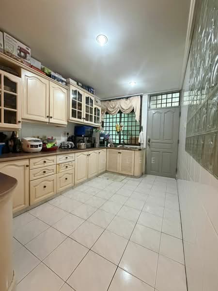 Semi-Detached House for Sale in Taman Molek (Johor Bahru) - Coco Lee - Kitchen - PropertyGuru.com.my