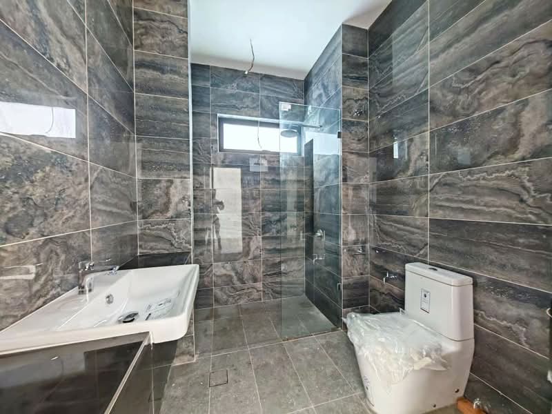 Cluster House for Sale in Taman Impian Emas (Skudai) - Karl Lim - Bathroom - PropertyGuru.com.my