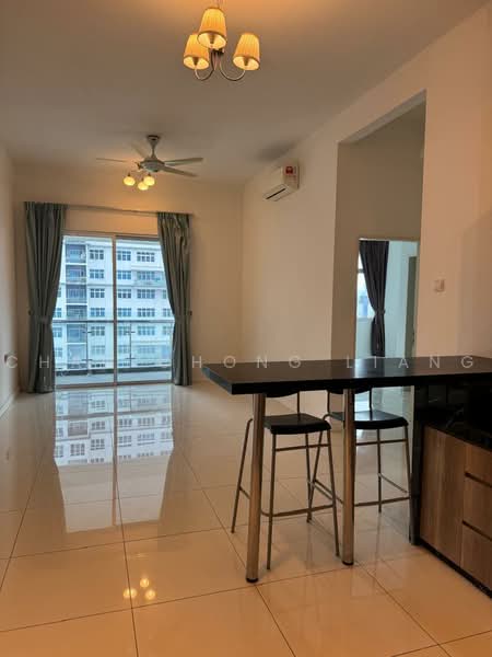Kediaman Servis untuk Dijual di Skypod Residence - Chan Chong Liang - Living Room - PropertyGuru.com.my
