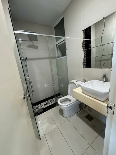Kediaman Servis untuk Dijual di Skypod Residence - Chan Chong Liang - Bathroom - PropertyGuru.com.my