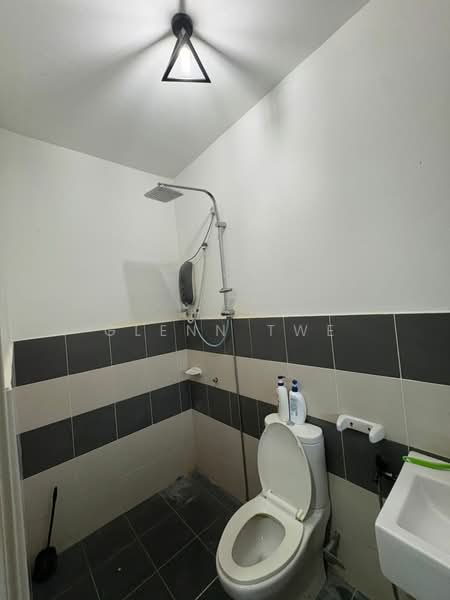 Rumah Teres 2 Tingkat untuk Disewa di Pasir Gudang (Johor) - Glenn Twe - Bathroom - PropertyGuru.com.my