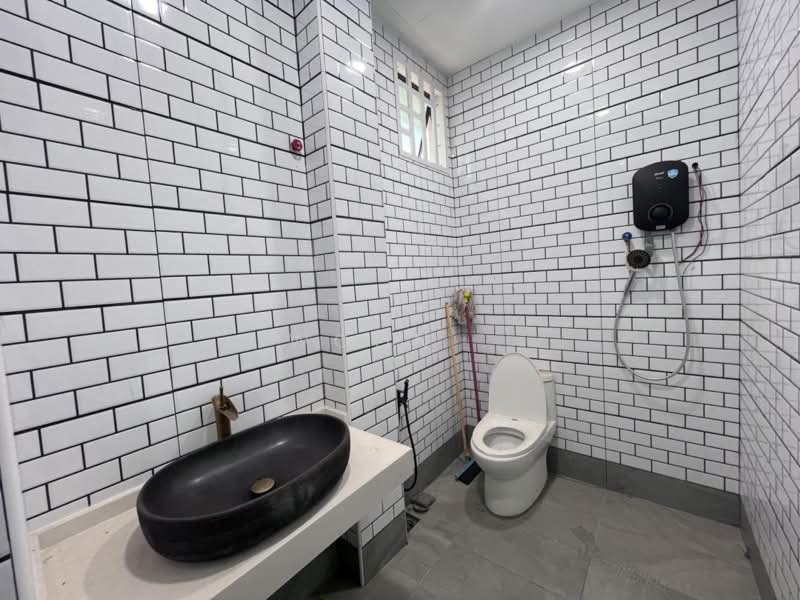 Rumah Teres 2 Tingkat untuk Dijual di Jasin (Melaka) - Woon . - Bathroom - PropertyGuru.com.my