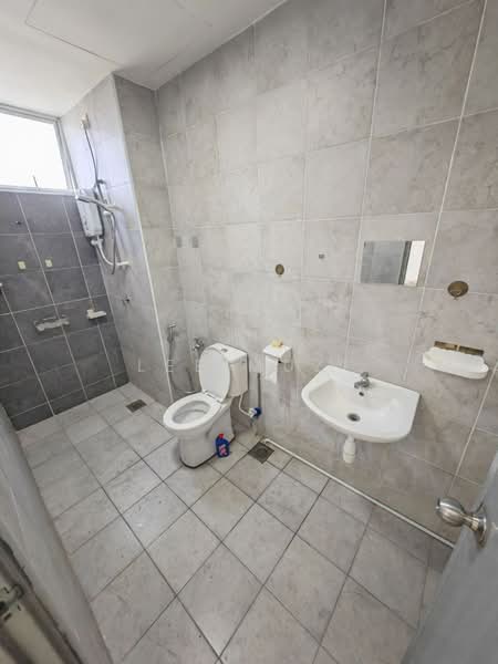 Pangsapuri untuk Dijual di Residensi Falim (PR1MA Falim) - Lee Muzi - Bathroom - PropertyGuru.com.my