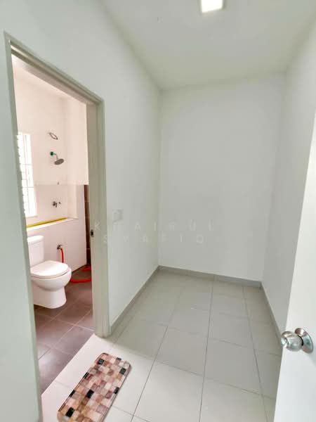 Cluster House for Sale in Shah Alam (Selangor) - Khairul Syafiq - Master Bathroom - PropertyGuru.com.my