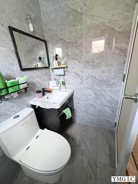 Terraced House for Sale in Bandar Botanic (Klang) - Reilynn Tue - Bathroom - PropertyGuru.com.my