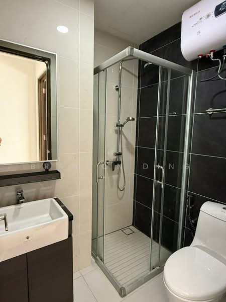 Condominium for Rent at Kings Bay @ Country Garden Danga Bay - Brandon Ding - Bathroom - PropertyGuru.com.my