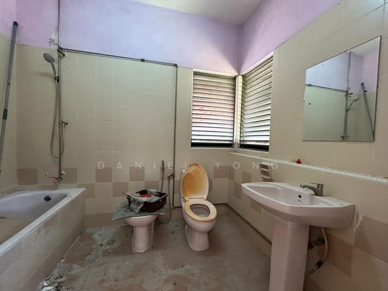 Rumah Teres 2 Tingkat untuk Disewa di Taman Bukit Tiram (Ulu Tiram) - Daniel Yong - Bathroom - PropertyGuru.com.my
