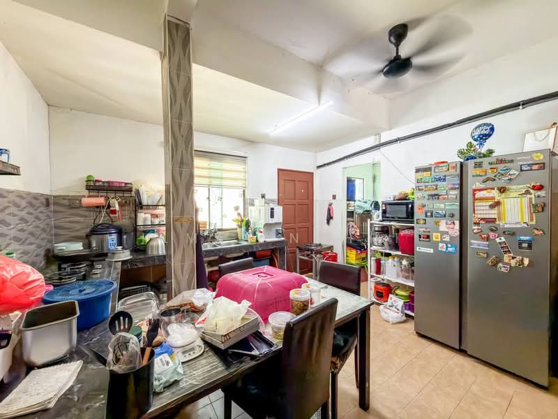 Rumah Teres 1 Tingkat untuk Dijual di Taman Dato Demang (Seri Kembangan) - Ilman Nahri - Kitchen - PropertyGuru.com.my